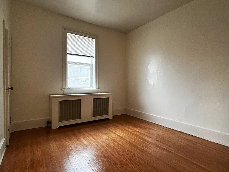 2231 Albert St — Photo 10