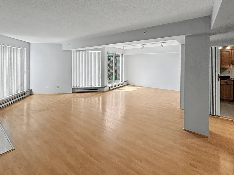 5733 Cambie St — Photo 71