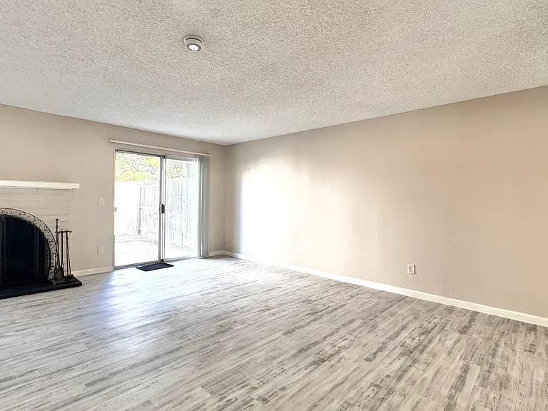 9847 Genesee Ave — Photo 5