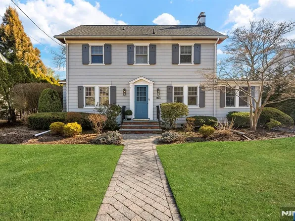 163 Hampton Pl, Ridgewood, NJ 07450