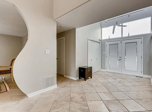 3rd image of 4761 Woodcliff Ln