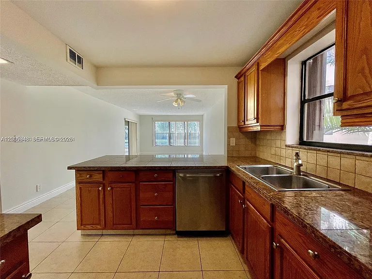 2320 S Cypress Bend Dr #204 — Photo 7