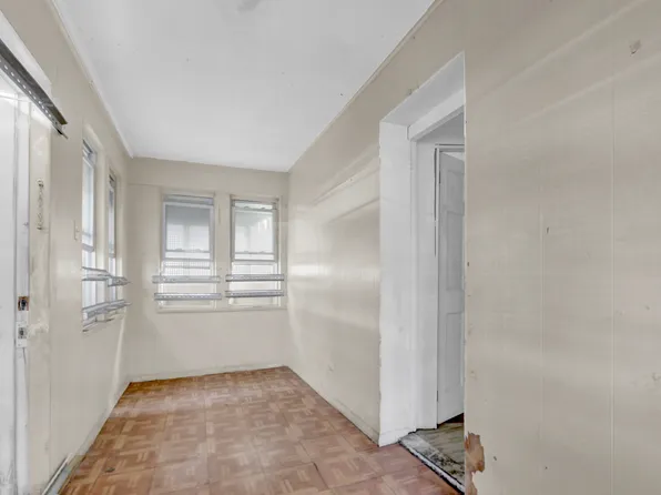 22-17 Collier Avenue image 3 of 20