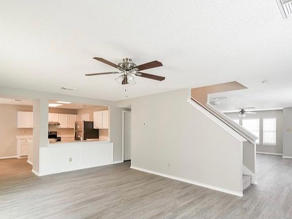2nd image of 335 Territory Oak