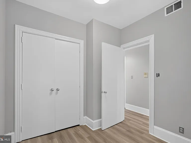 705 8th St SE #200 — Photo 9