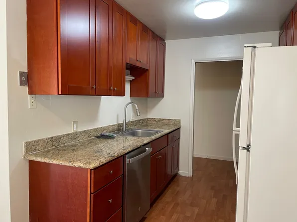 31-2421 Carlmont Dr, Belmont, CA 94002