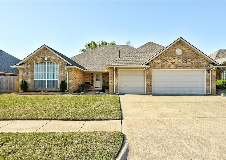 1st image of 304 Thornebrook Dr