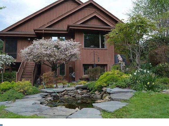 2nd image of 11 E Mozart Dr