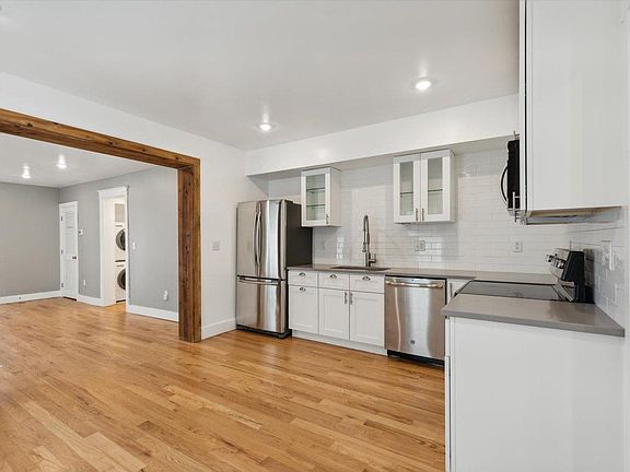 5th image of 849 N Washington St #200