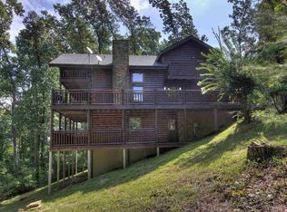 2561 Cloud View Dr, Sevierville, TN 37862