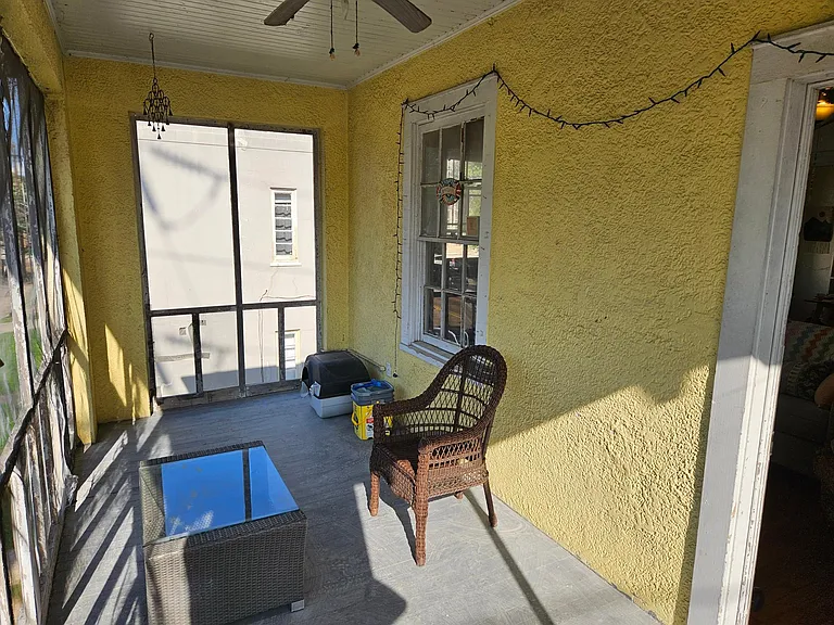 512 E State St — Photo 9