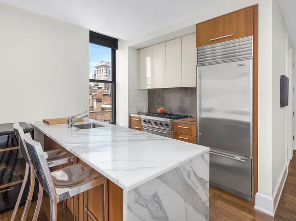 260 Park Avenue South image 3 of 9