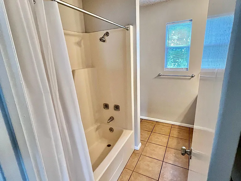 1076 Linde St — Photo 16