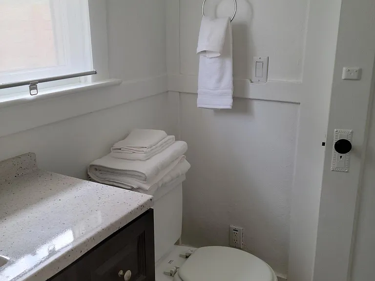 Jack and Jill bathroom with bathtub/shower