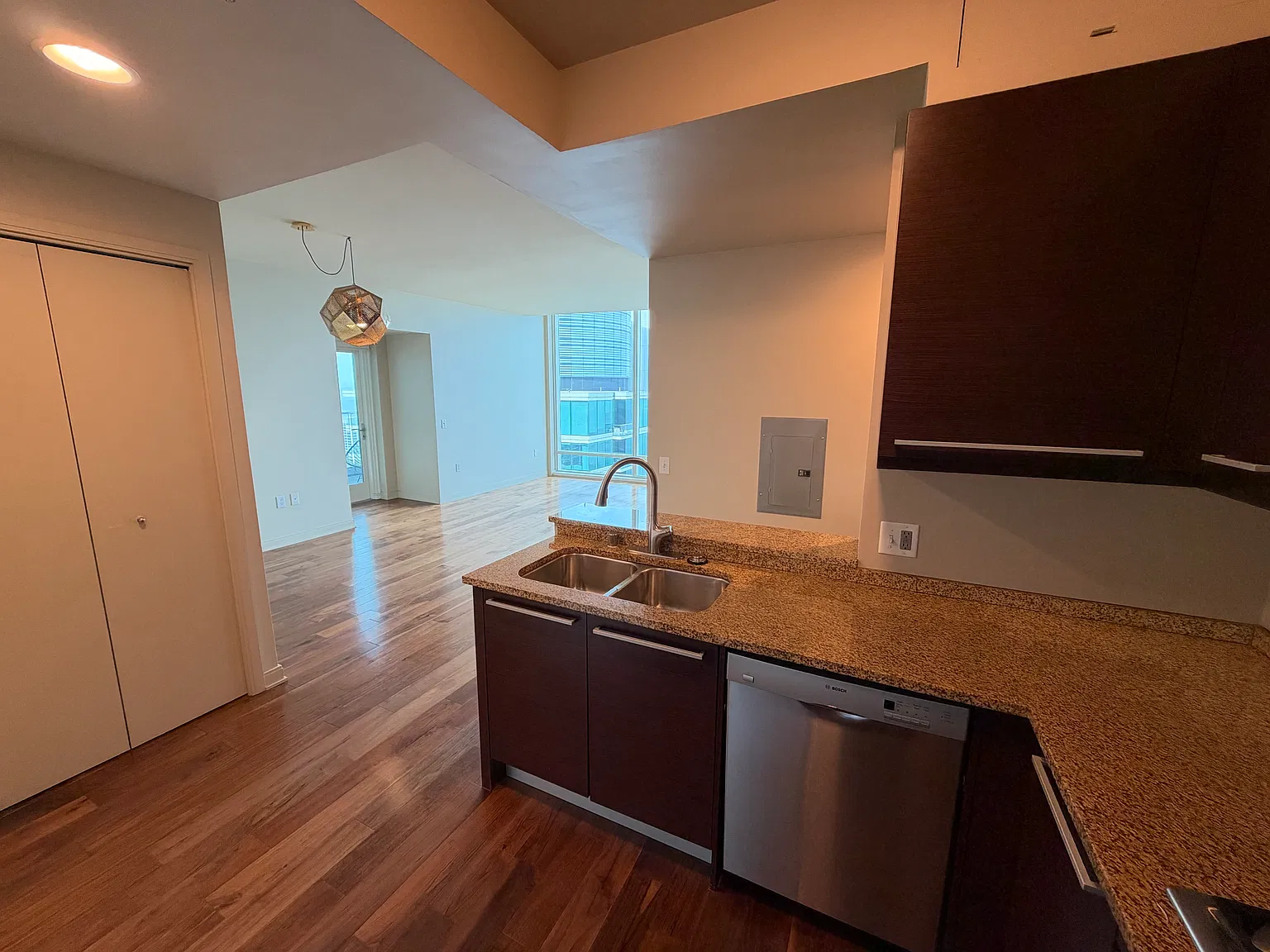 1 bed, 755 sqft, $5,950 — Photo 1