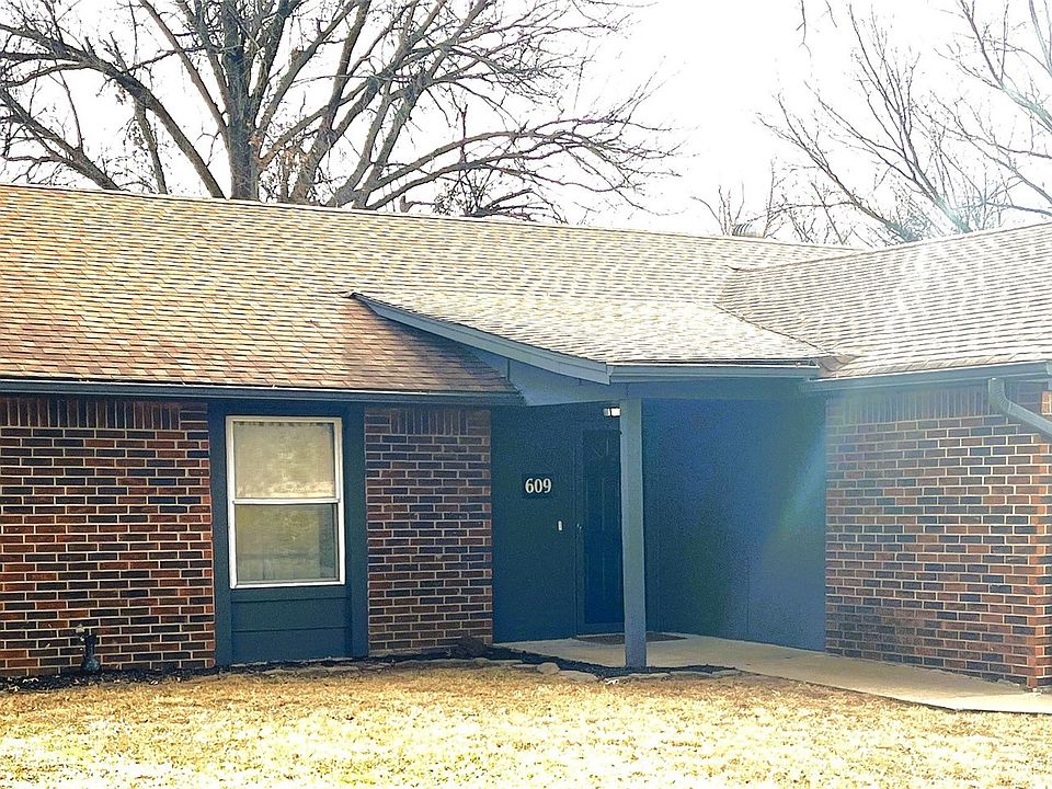 1st image of 609 Willow Ct