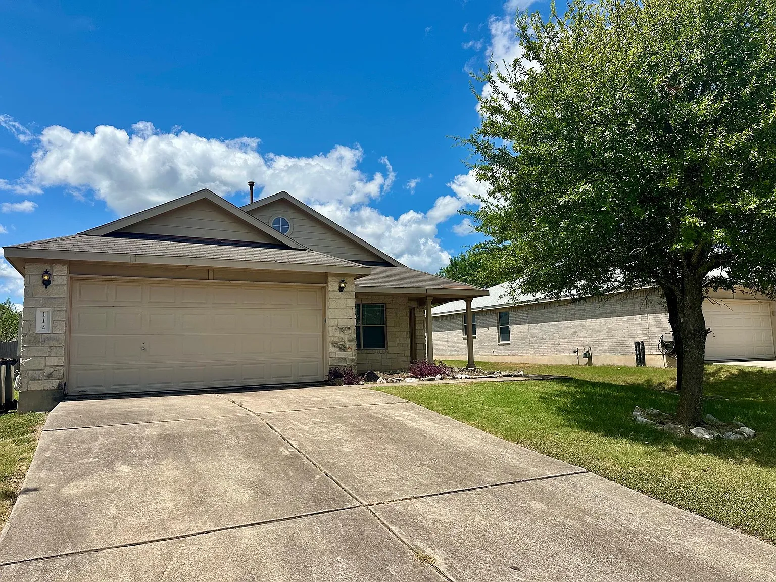 3 bed, 2.0 bath, 1611 sqft, $1,895 — Photo 2
