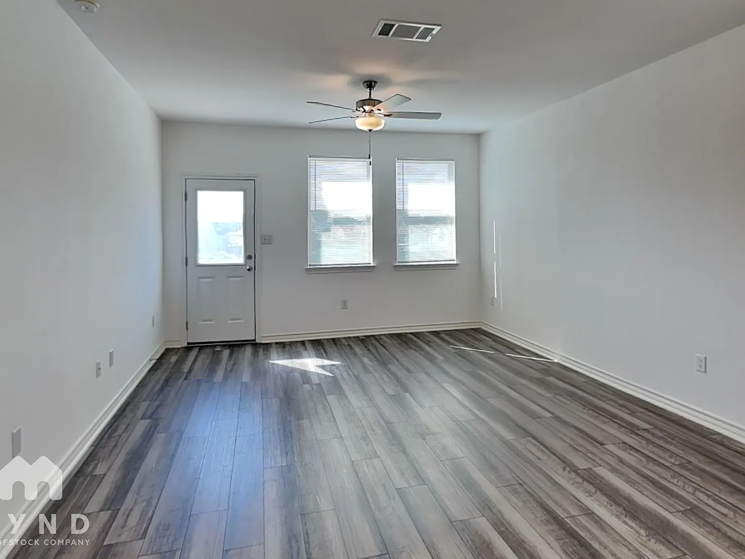 3 bed, 2.0 bath, 1370 sqft, $1,795 — Photo 2