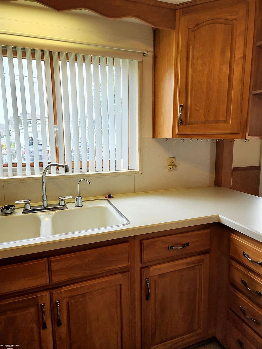 105 North Ave, photo 18
