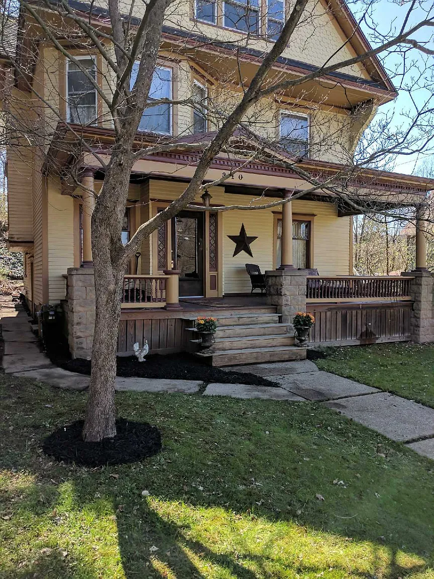 310 Innis St photo 1