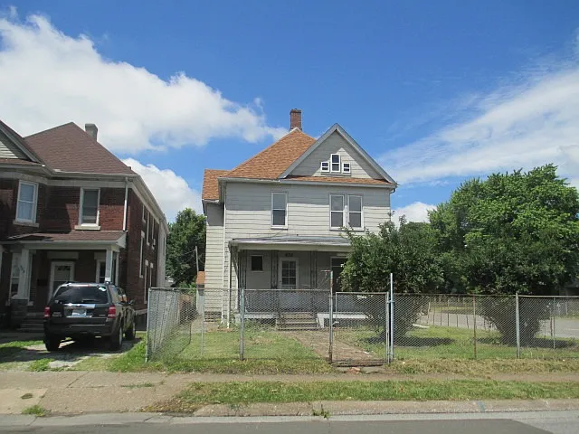 602 44th St photo 1