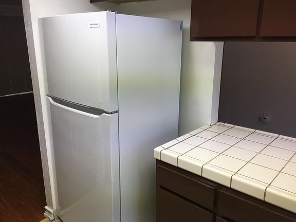 Frigidaire 2 doors fridge