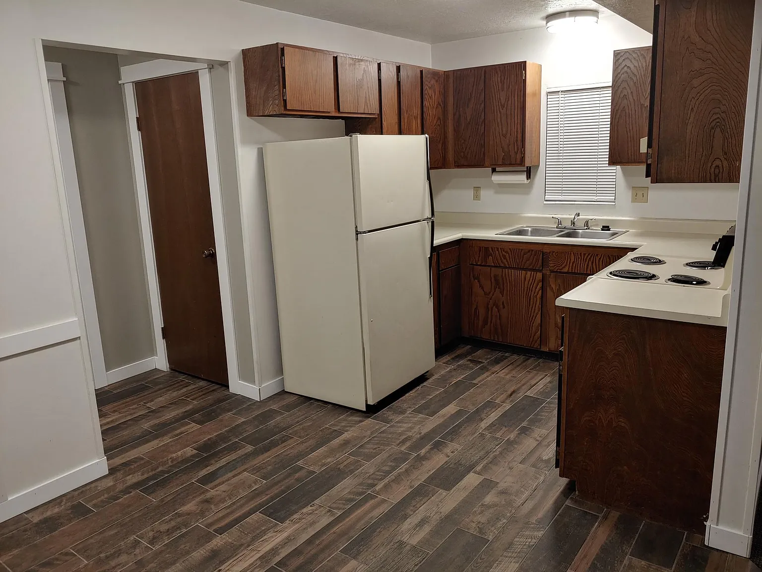 2 bed, 820 sqft, $1,200 — Photo 2