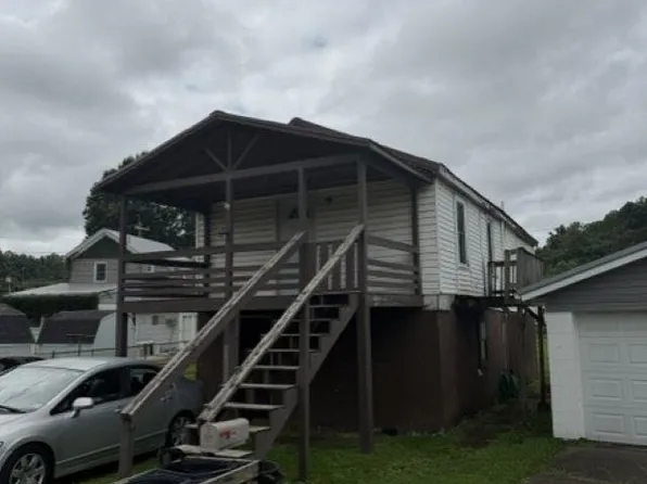 812 12th St, Kenova, WV 25530