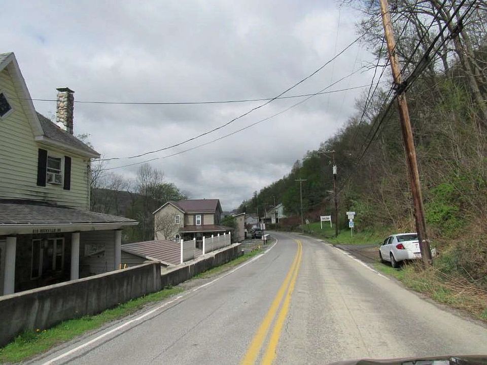 2nd image of 810 Rockville Rd