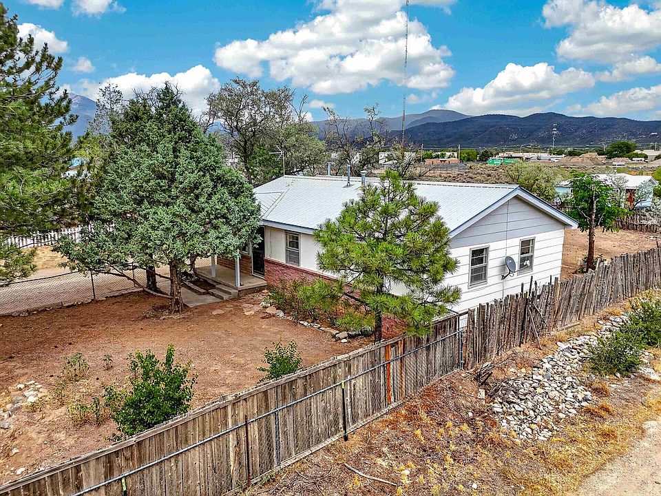 1st image of 825 Hill Drive