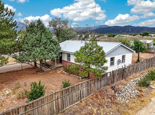 825 Hill Dr, Taos, NM 87571