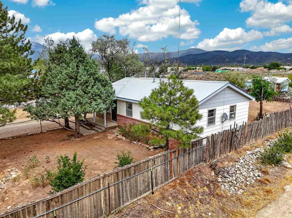 825 Hill Drive, Taos, NM 87571
