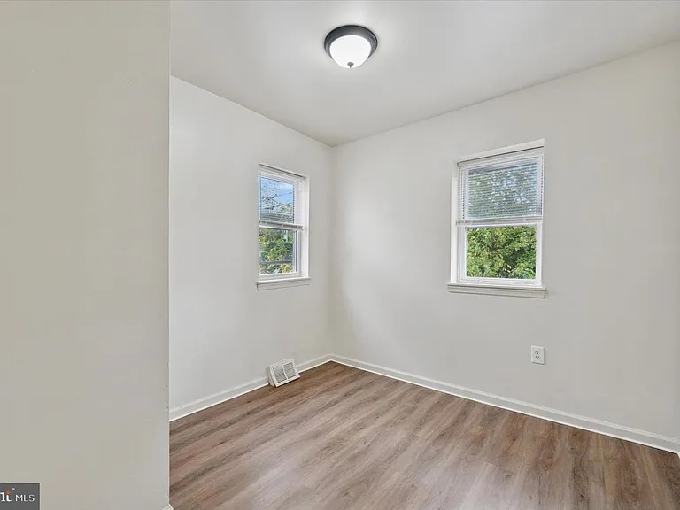 1016 Potter St — Photo 7
