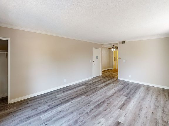 5th image of 924 N Hayworth Ave #24-7