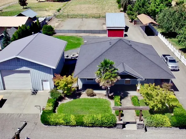 5117 Gebhard Rd, Central Pt, OR 97502