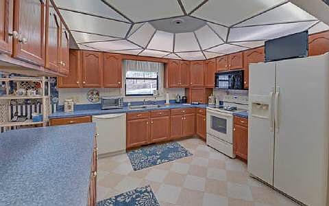 3rd image of 49 Kelley Dr