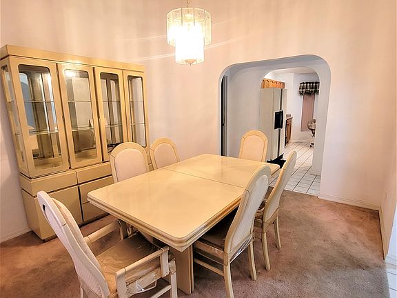 3rd image of 131 Vin Rose Cir SE