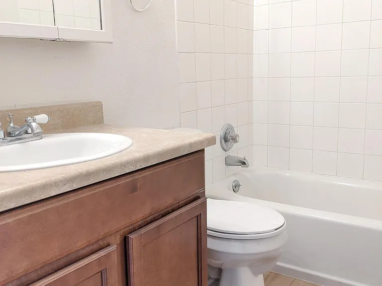 1419 Oak Ave — Photo 7