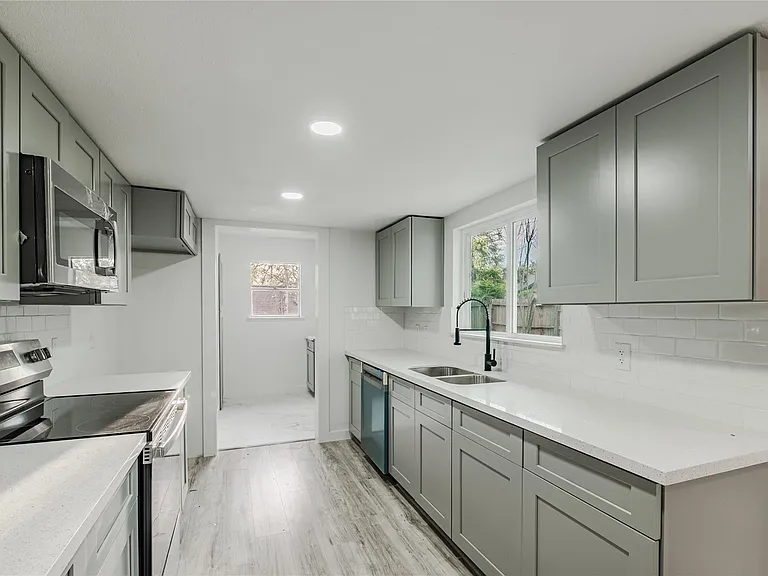 2210 Stillmeadow Dr — Photo 8