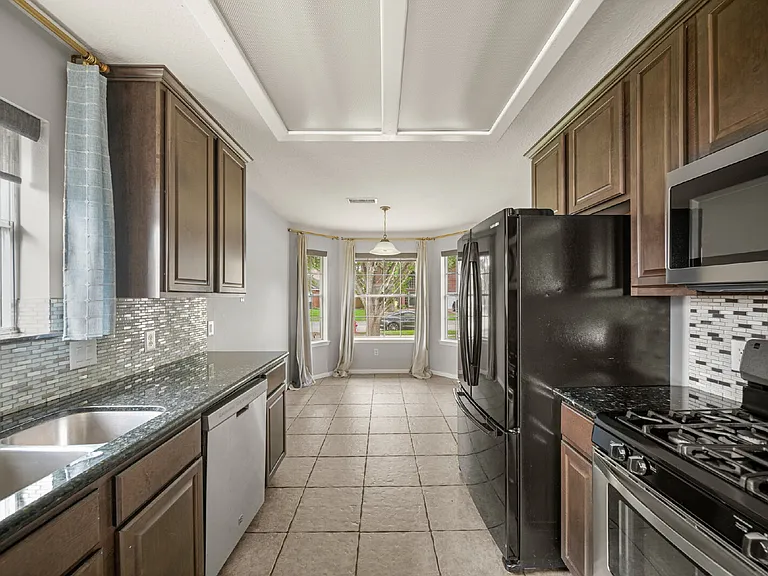 1242 Hunter Wood Dr — Photo 14