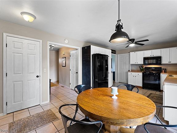 4th image of 10460 Carrie Dr