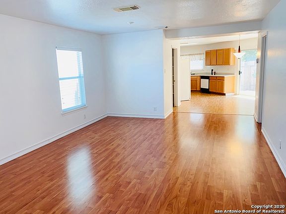 4th image of 50 Caswell Cir