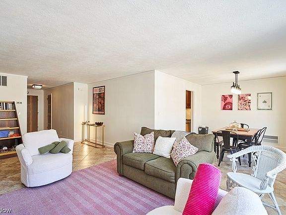 4th image of 18975 Van Aken Blvd APT 411