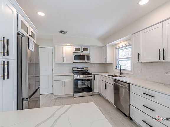 5th image of 8449 S Kean Ave