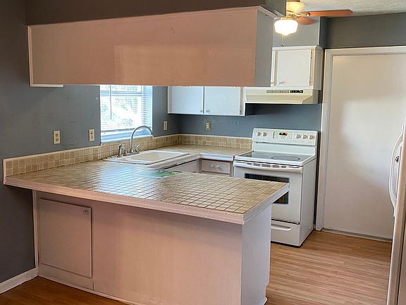 4th image of 1008 S 70th St