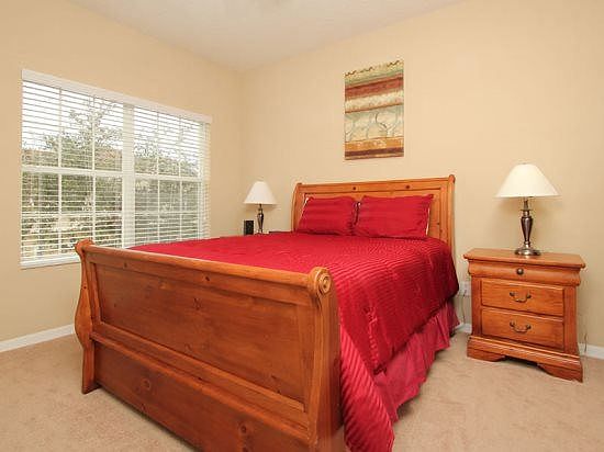 OW2C7517PW-queen-bedroom
