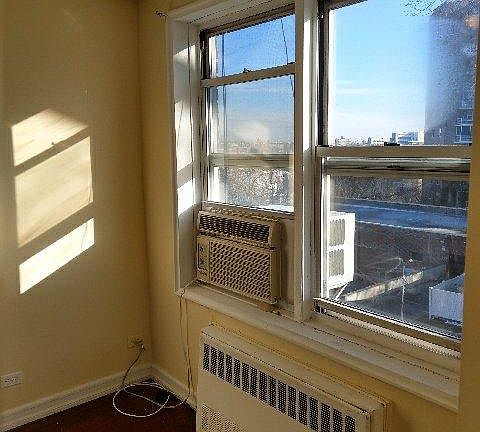 4th image of 9214 175th St APT 3