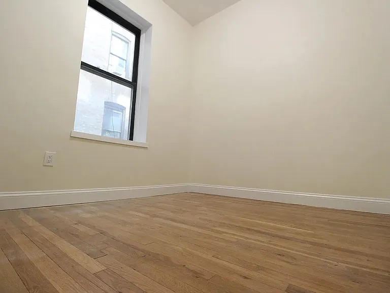192 Claremont Ave #D — Photo 8