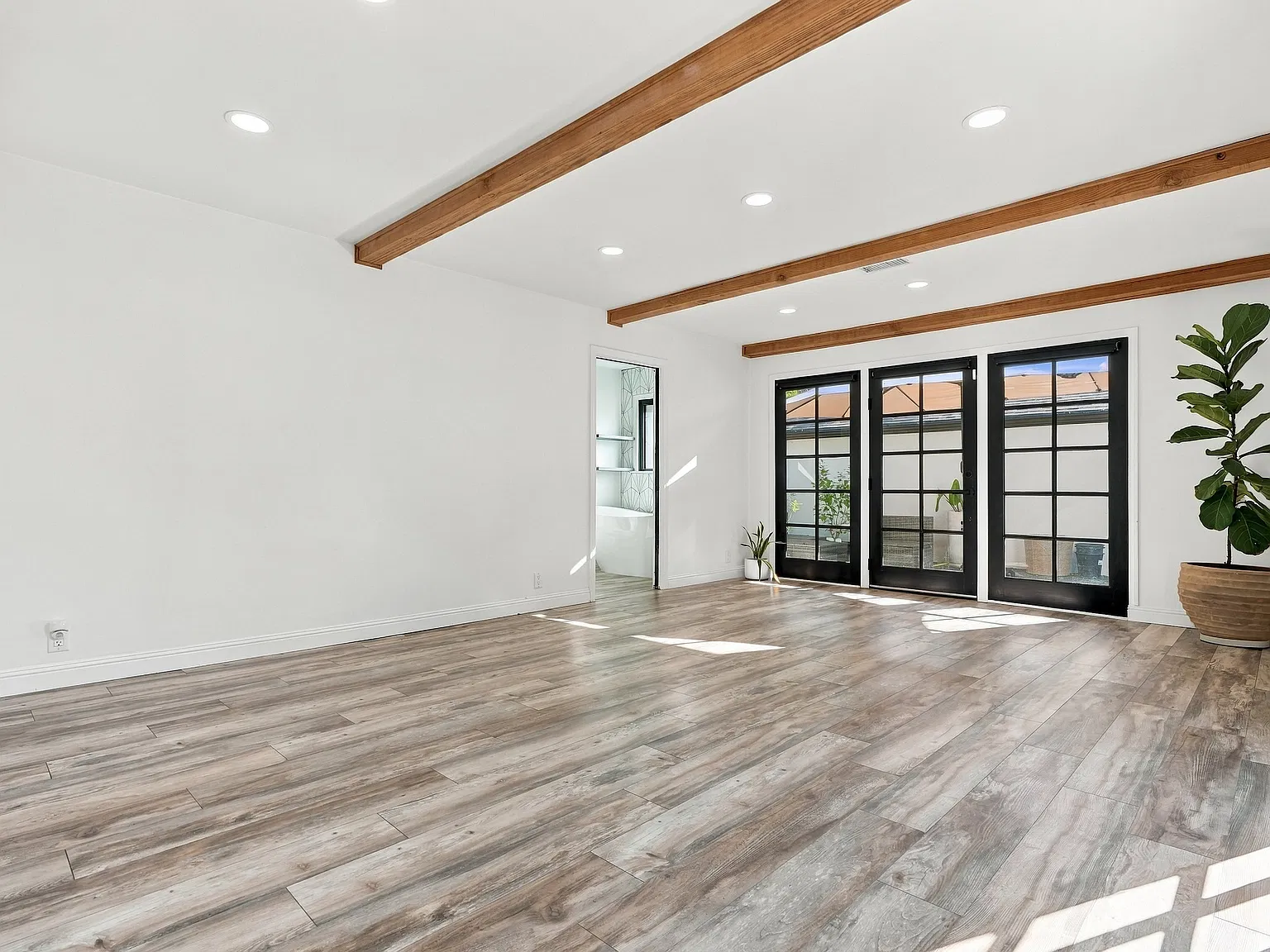 4 bed, 1950 sqft, $7,500 — Photo 4