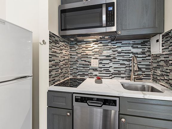 2nd image of 320 E 42nd St APT 505